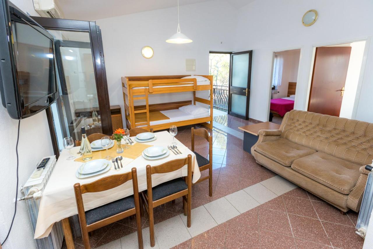 Pansion Croatia Bed & Breakfast สตารีกราด-ปาเคลนีซา ภายนอก รูปภาพ