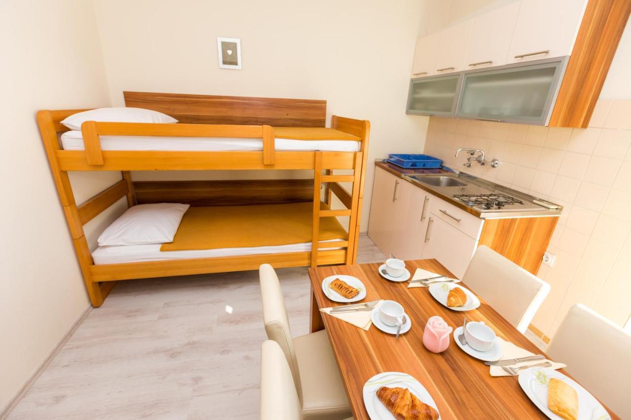 Pansion Croatia Bed & Breakfast สตารีกราด-ปาเคลนีซา ภายนอก รูปภาพ